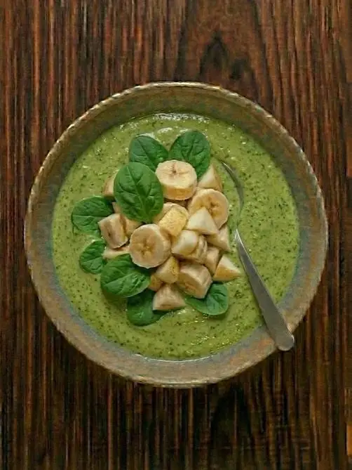 Batido de verde de espinacas y plátano con leche