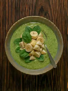 Batido de verde de espinacas y plátano con leche