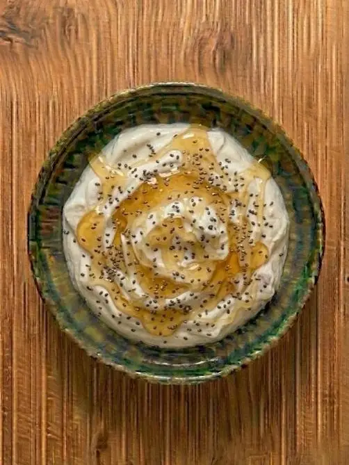 Yogur griego con miel y semillas de chia