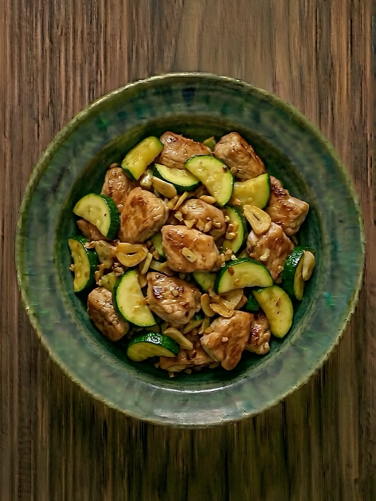 Pavo salteado con calabacin y ajo
