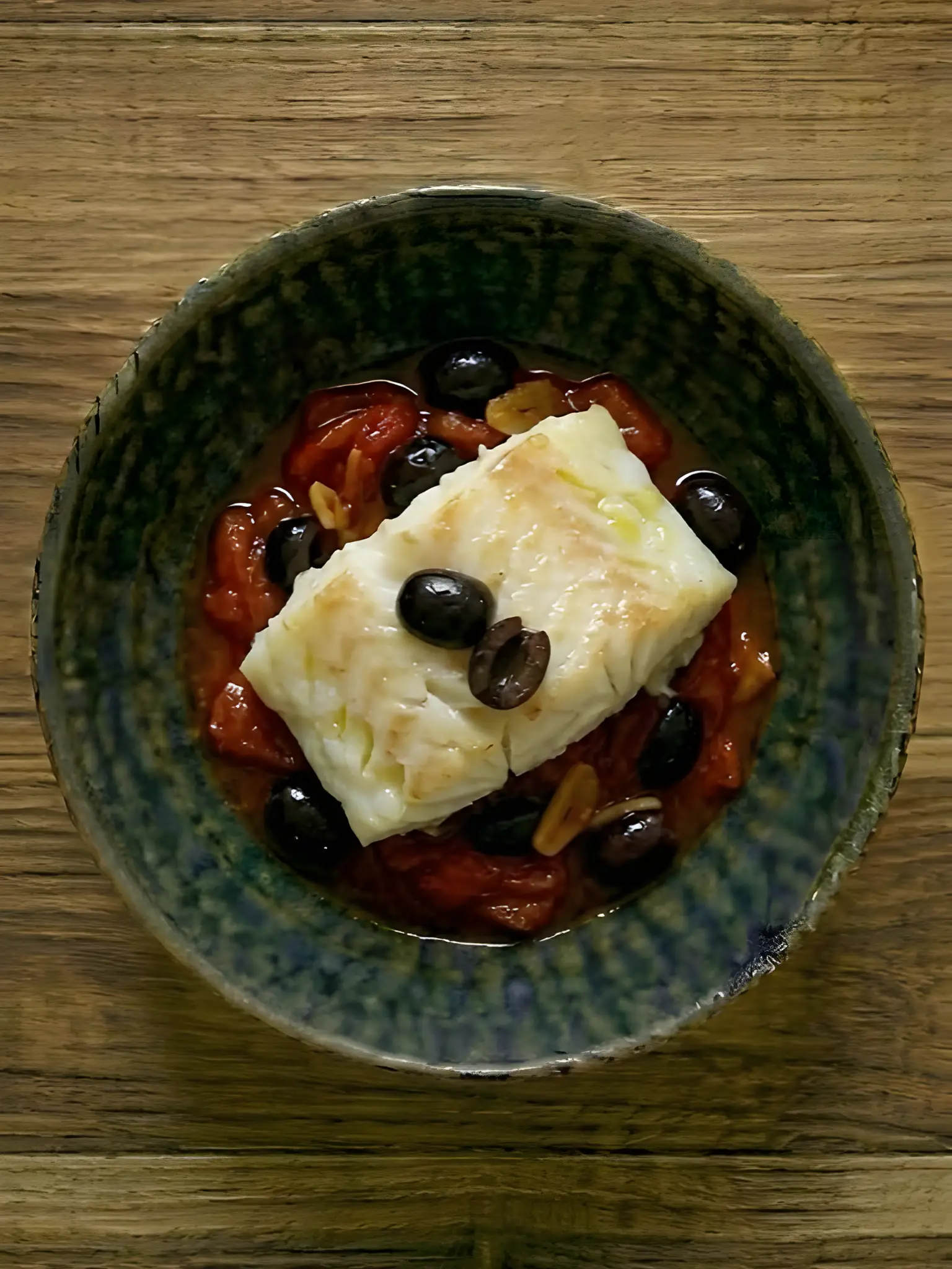 Bacalao con tomate y aceitunas