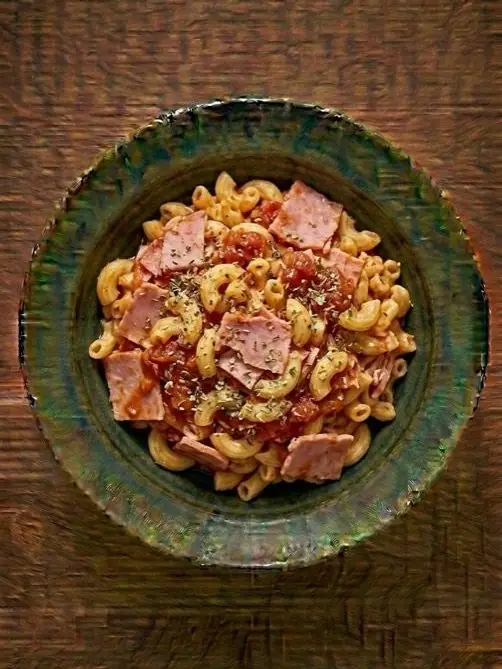 Macarrones con jamón y tomate