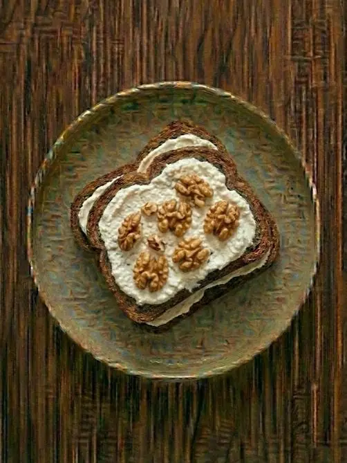 Tostada de centeno con requesón y nueces