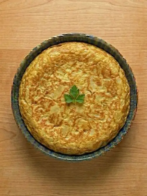 Tortilla española de patatas y cebolla