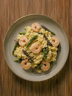 Revuelto de gambas y espárragos trigueros