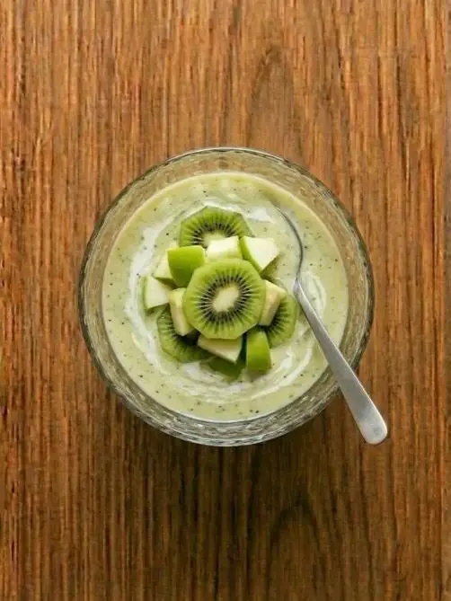 Batido de kiwi y manzana con leche