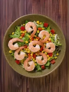 Ensalada de langostinos con pimiento y maíz