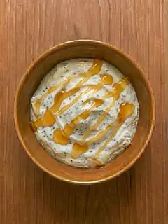 Yogur natural con miel y semillas de chia
