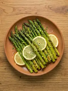 Espárragos al air fryer con limón