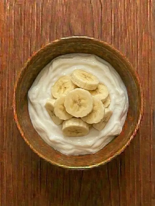 Yogur natural con plátano