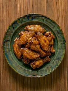 Alitas de pollo congeladas al airfryer con miel y mostaza
